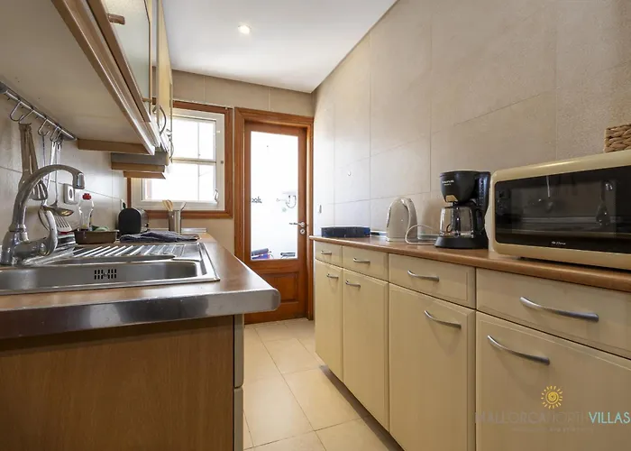 Tonia First Line Pine Walk *