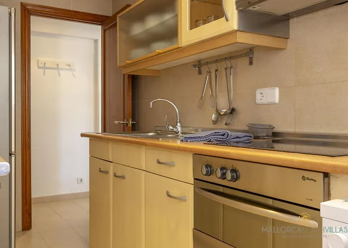 Daire Tonia First Line Pine Walk