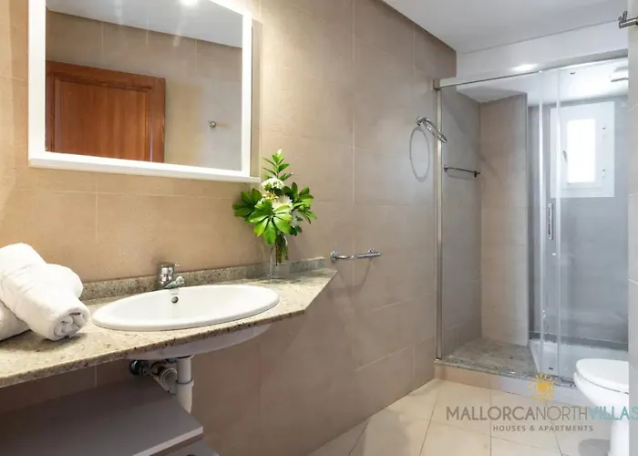 Tonia First Line Pine Walk Port de Pollença